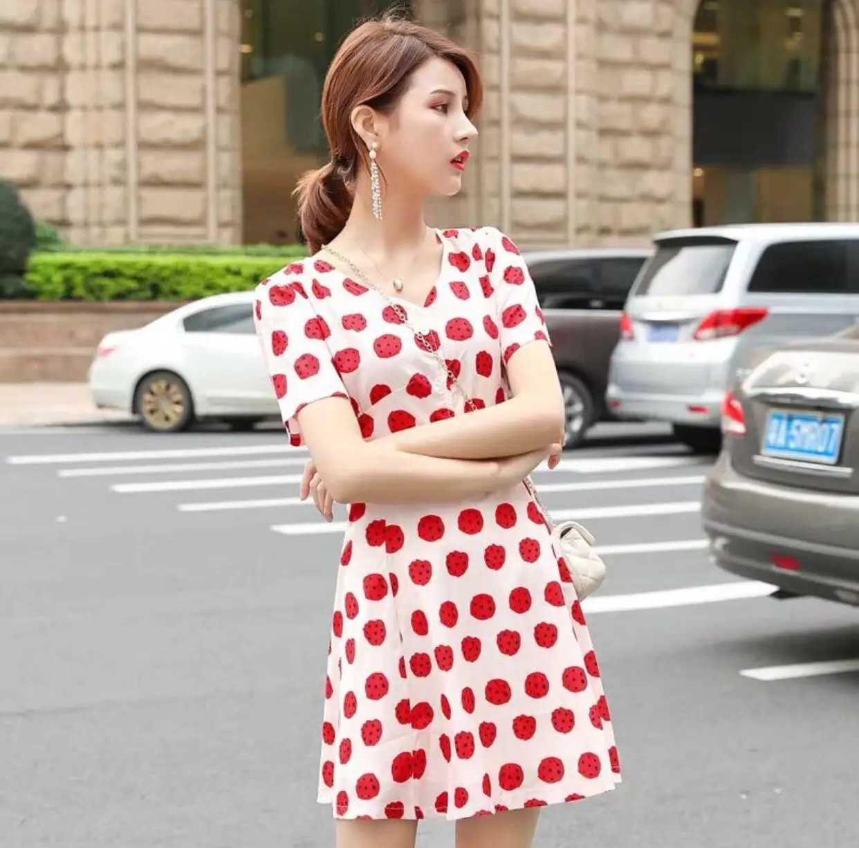

2019 New Style Summer Short-height Retro Korean-style Slim Dress Polka Dot Strawberry V-neck Hipster Women's Fashion