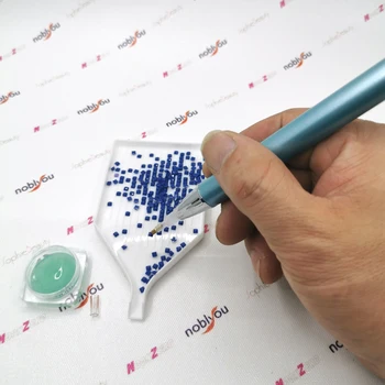 

New Arrivals LED Light Pen for Diamond Painting tools Embroidery Accessories Point Mosaic Tool Golden Pens