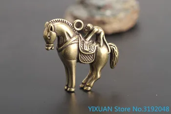 

Selle las tallas de bronce y cuelgue la colección de objetos antiguos