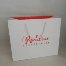 500 шт./лот, белая бумажная сумка для покупок ваше лого на заказ, брендовая, печать на подарки, обувь или магазины одежды, высококачественная бумага