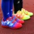 Мода Shinny Kids Soccer Shoes Indoor Hook-Loop Futsal Shoes Letter Pringting Short Spike Football Shoes Kids futbol 2020 kids