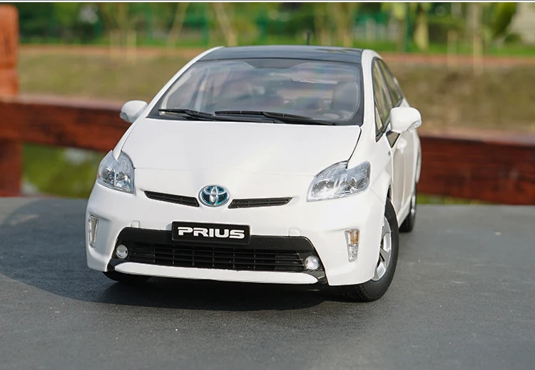 1:18 литая модель для Toyota Prius Hybrid 2012 игрушечный автомобиль из белого сплава миниатюрная коллекция подарок