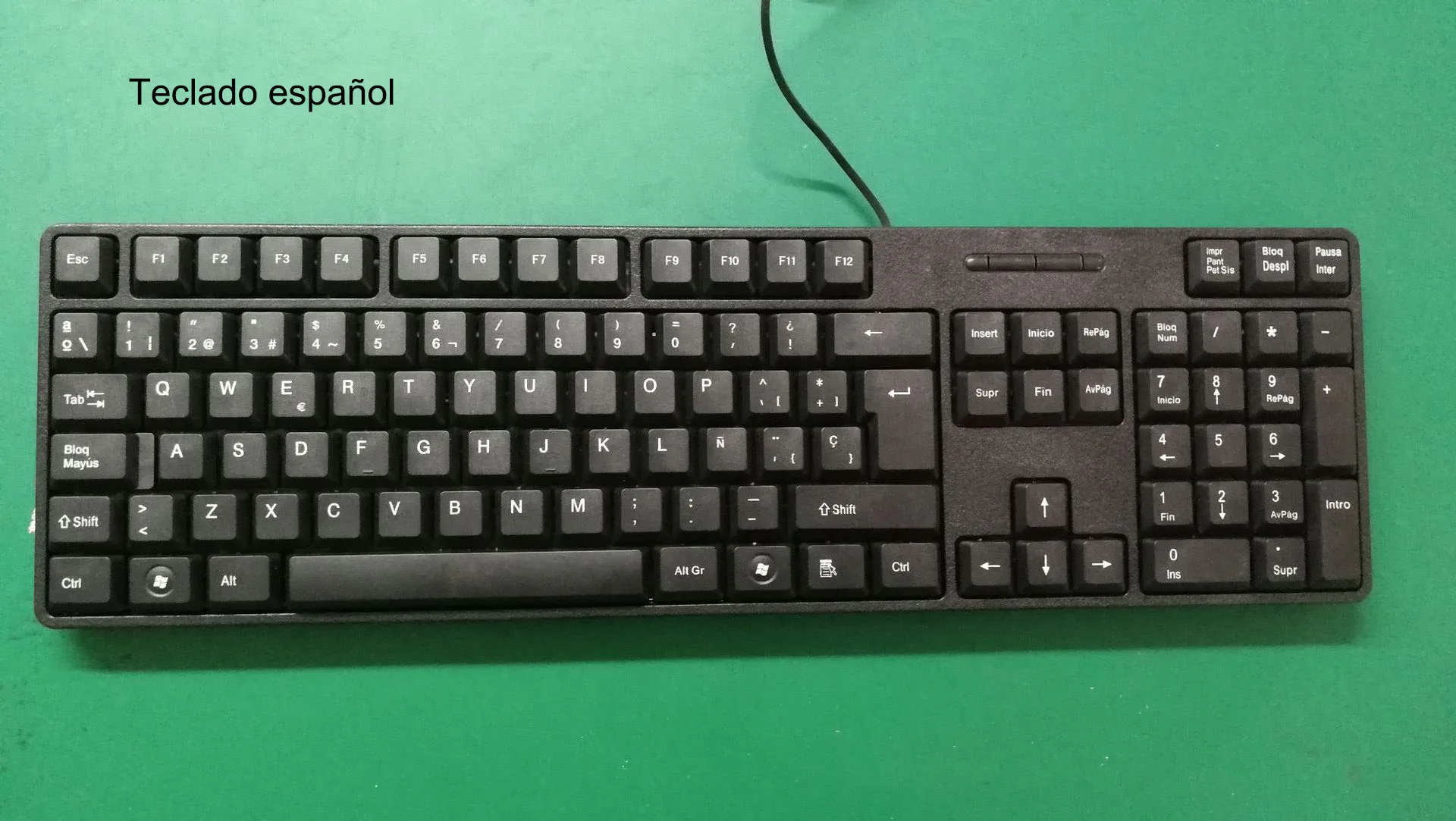 Multilingual Keycaps USB Wired Gaming Keyboard with 104 Keys
