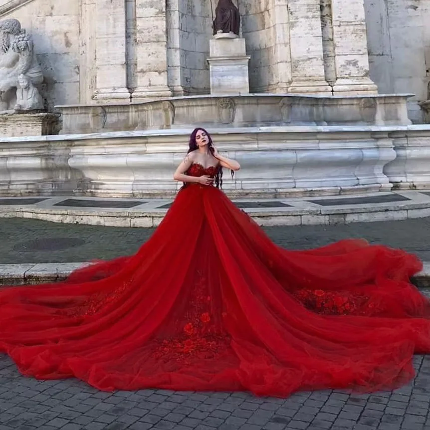 

Stunning Red Prom Dress Couture Corset Ball Gown with Long Train for Photoshooting Strapless Sweetheart Evening Gown Customize