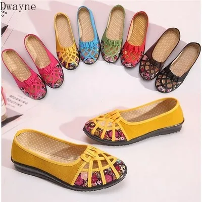 

Cloth shoes female 2020 new flat with printed hollow breathable Korean version of the net shoes