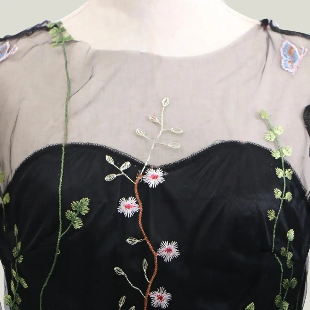 Женское вечернее платье с вышивкой черное сексуальное облегающее коротким