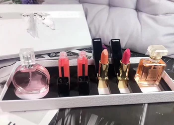 

Brand New Makeup Set 2 bottles Perfume 2 Lipstick 2pcs Lip Gloss 6pcs Set New Sealed