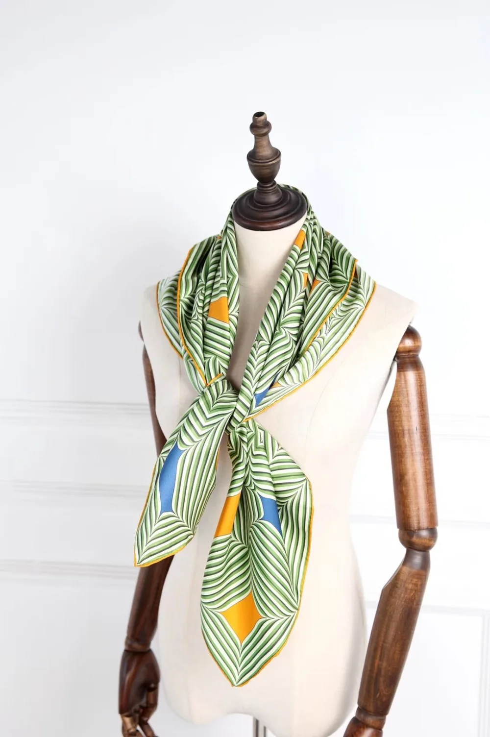 Новое поступление, осенне-зимний Полосатый Простой Элегантный шарф 90*90 см, шелк, шаль, Высококачественная накидка для женщин, подарок для девушек