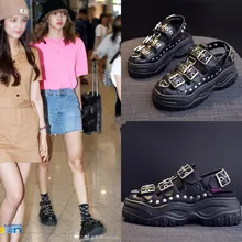 Kpop/черные, розовые, lisa same; коллекция года; летняя Уличная обувь; женские пикантные сандалии; женская повседневная обувь в стиле ретро; босоножки на толстой танкетке с открытым носком