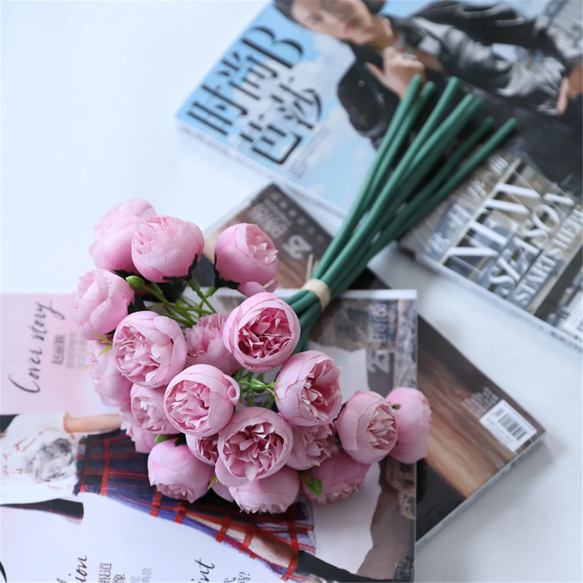 27 голов чайная роза из искусственного шелка Букет искусственных цветов для украшения свадьбы невесты держа цветочный букет Прямая поставка - Цвет: Темно-розовый