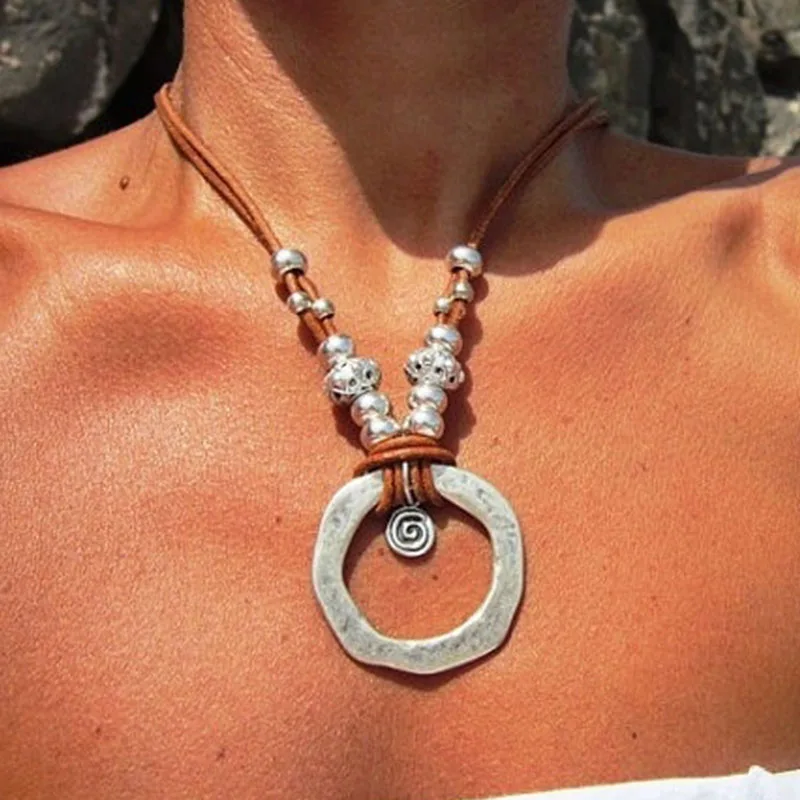 

Кожаное ожерелье с кольцом