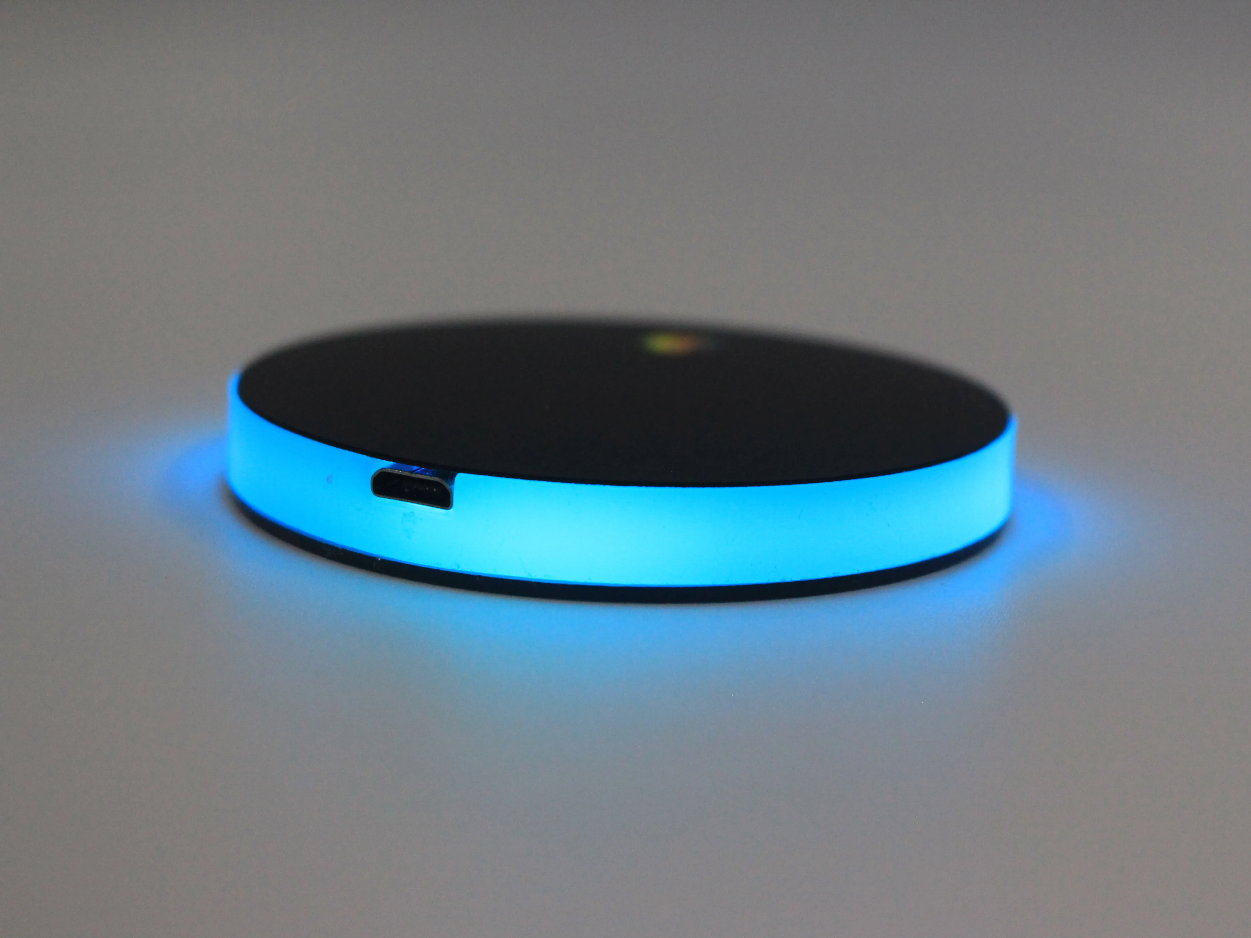 1 шт. RGB 7 цветов водное стекло Подушка автомобиля цветные светодиодные лампы водное горение атмосферное освещение автомобиля зарядка через USB Нескользящая подставка