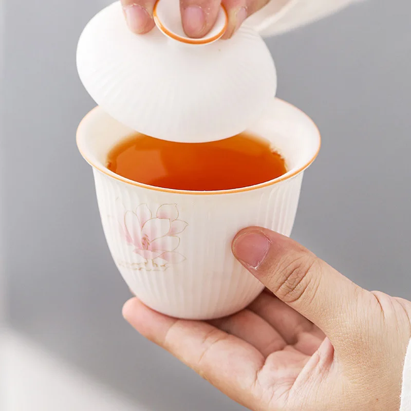 HMLOVE White Porcelain Gaiwan Anti-scalding Cover Bowl Stripe Lid Kung Fu Tea Sets Handmade Tureen Travel Teaware Gift 130ML
