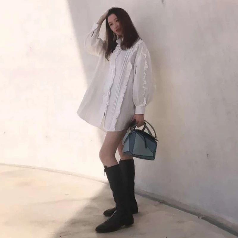 TWOTWINSTYLE комплект из двух предметов женский длинный рукав белая рубашка с рюшами платья вязание на шнуровке черный жилет корейский женский костюм