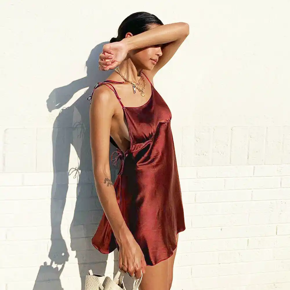 vestido de seda curto