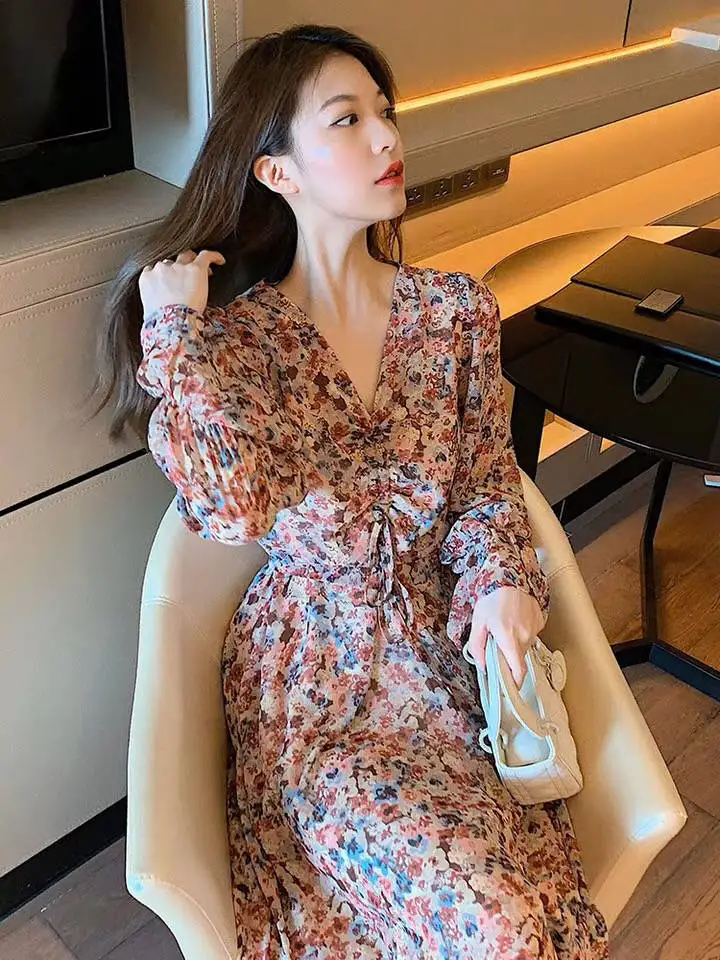 

Retro floral skirt women 2020 spring and summer new small man long v-neck bellflower chiffon dress vestido vintage long