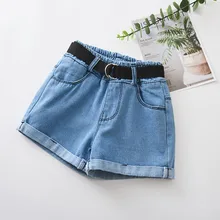 Новинка года, летние джинсовые шорты для маленьких девочек корейские детские штаны с потертостями Детские эластичные джинсы, шорты с поясом, подарки