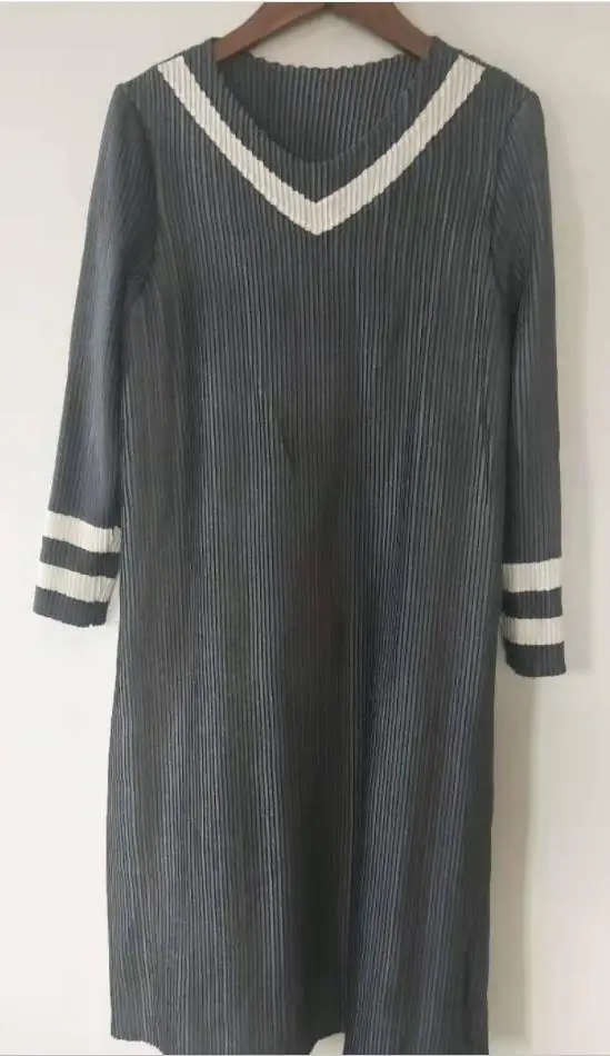 Miyake плиссированные Женские Новые Ранняя осень свободные большие размеры однотонная, с приметанными оборками платье - Цвет: Серый