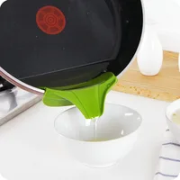 Creative Silicone Liquid Funnel Anti-spill Slip On Pour Soup Spout Funnel 1