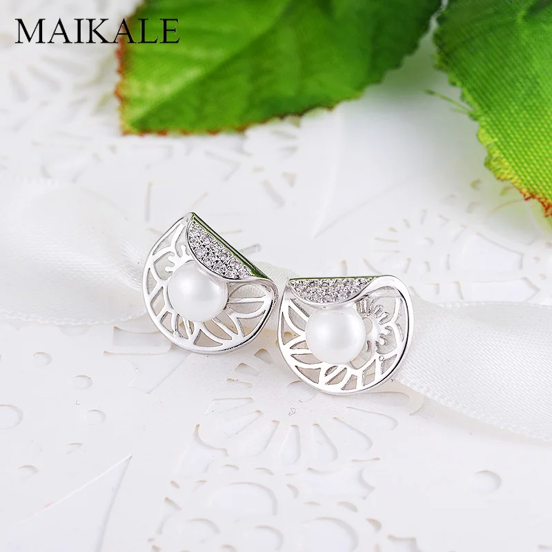 

MAIKALE New Fashion Round Stud Earrings with Pearl Zirconia Hollow Geometric Silver Color Chram Earrings for Women Jewelry Gifts