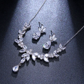 

Bettyue New Arrival Delicate Flower Model Light Luxury Style Cubic Zircon Jewelry Sets Earring And Necklace Attractive Dress-up