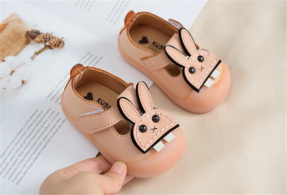 Spring and Autumn Baby Girls First Walkers Shallow Cartoon Baby First Walkers Soft Botton Leather Toddler Princess Shoes
