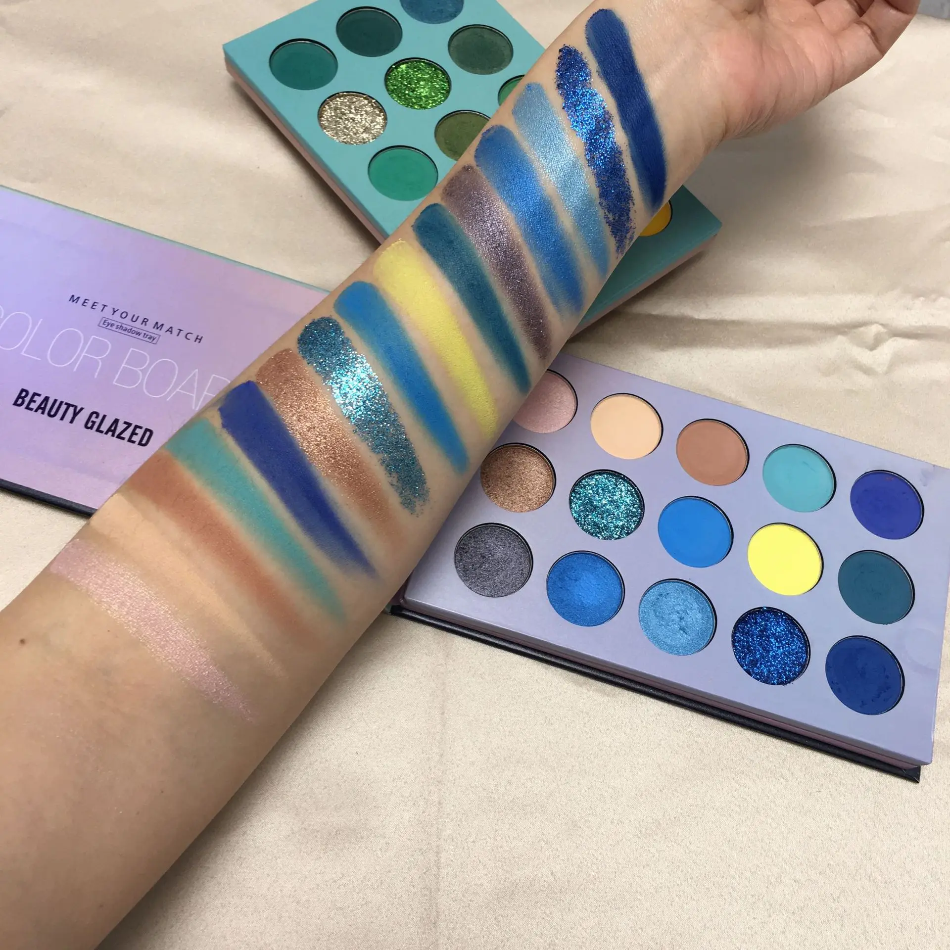 

2020 New Eyeshadow Makeup Palette Waterproof Holographic Makeup Wholesale Palette Artist Matte Shimmer Eyeshadow Maquiagem