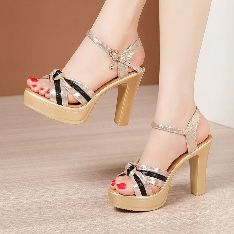 GUESS Chaussures de sport femme - Livraison Gratuite GUESS Chaussures de sport femme - Livraison Gratuite