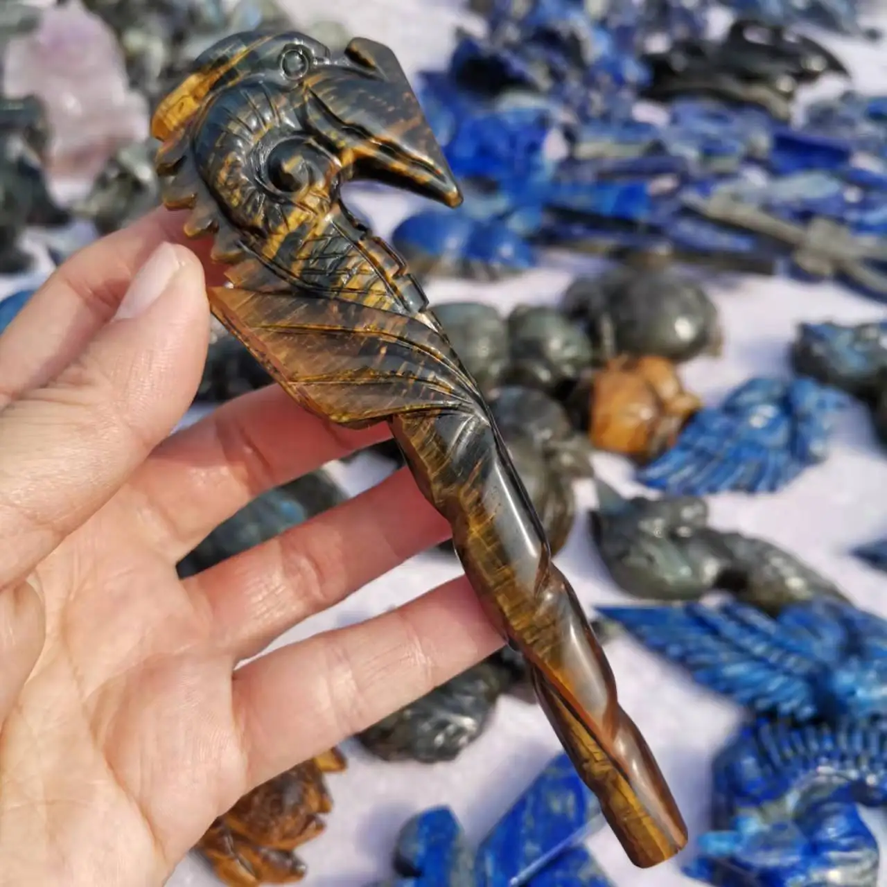 

Резьба из натурального Тигрового Глаза