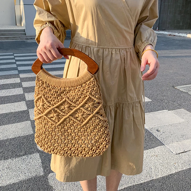 

2020 New Wooden Handle Rattan Women Handbags Wicker Woven Hollow Lady Large Totes Bohemia Summer Beach Straw Bag Travel Handbags