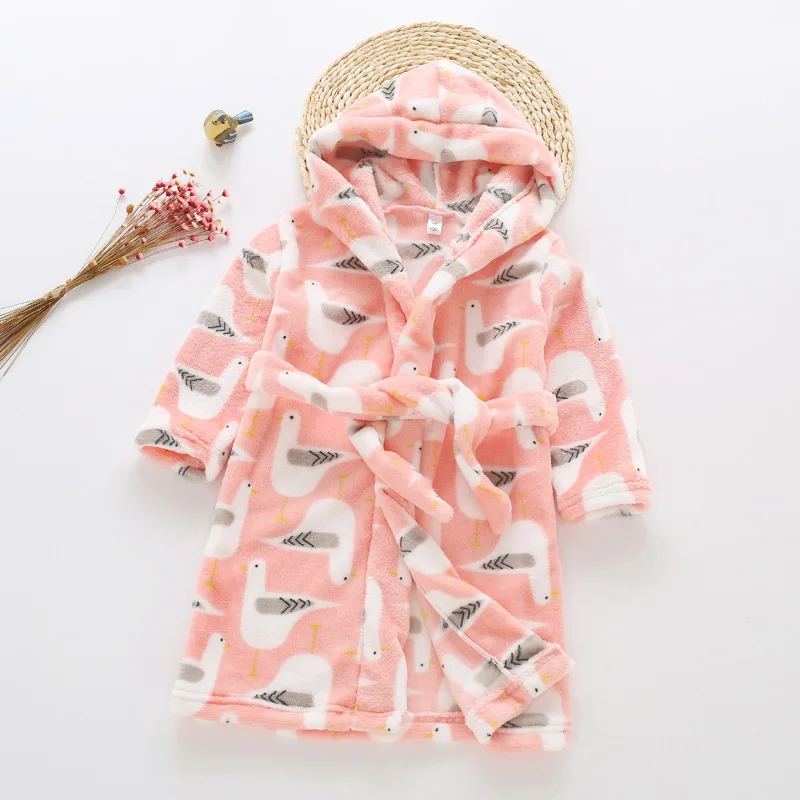 Новое поступление, зимние фланелевые пижамы для маленьких девочек, 18 цветов Теплая одежда для сна с капюшоном и рисунком для мальчиков детские коралловые бархатные халаты