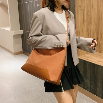 

Autumn and winter retro bag women2020new fashion PUfrosted texture tote bagwild shoulder messenger bag large capacity bucket bag