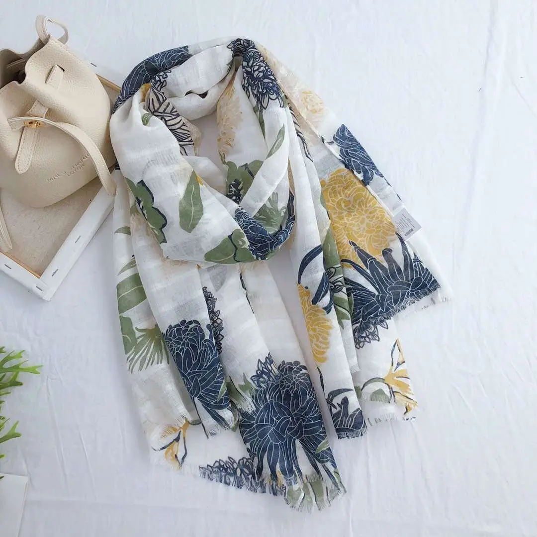 2019 new flower pattern printing cotton and linen scarf fringed autumn winter sunshade beach towel wild silk | Аксессуары для