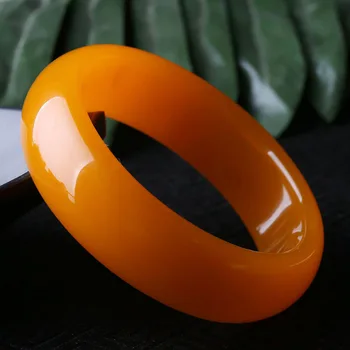 

Xinjiang gold jade bracelet is comparable to women's jade bracelet