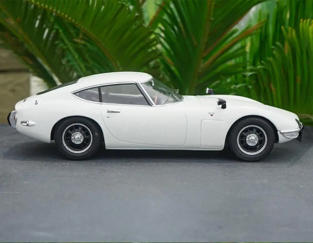 Triple9 1/18 Масштаб Toyota 2000 GT 1967 белый Литье под давлением модель автомобиля коллекция