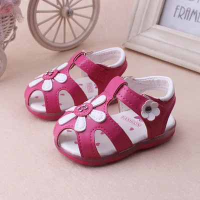 Светодиодный свет обувь для маленьких девочек от 0 до 3 лет сандалии красивая светящаяся детская обувь с цветами мягкая подошва обувь для новорожденных