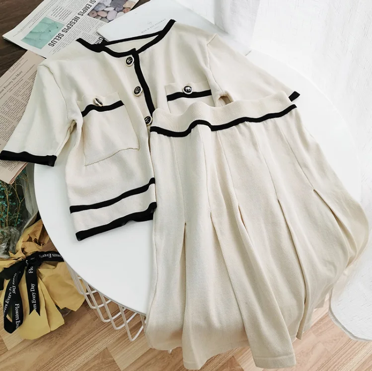 

Hepburn Wind Knitting Skirt Set Summer 2020 New Female Short Sleeve Thin Sweater Shirt + Simple Pleated Skirts Two-piece Set