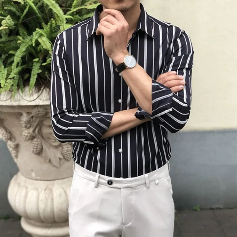 Рисунок 3 - Черная рубашка с полосатым отложным