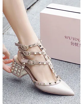 

[Worry Girl Upgraded Version] Patent leather mid-heel rivet pointed sandals size size Baotou single shoes thick heel women's sho