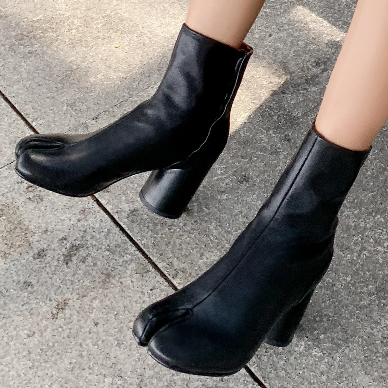 Buonoscarpe/женские ботильоны из натуральной кожи на высоком блочном каблуке с раздельным носком В рыцарском стиле; черные римские сапоги на молнии; Zapatos De Mujer