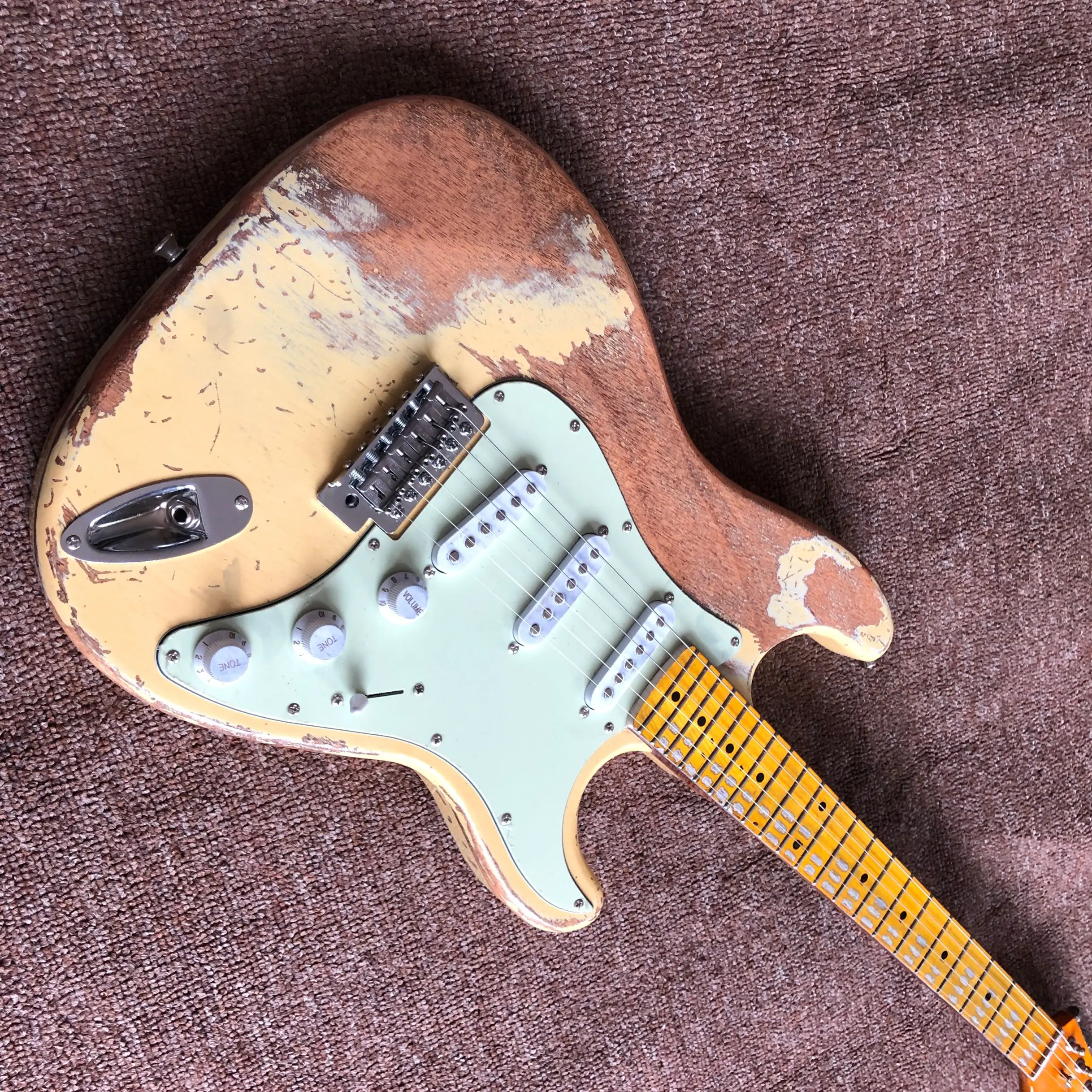 

New style,high quality electric guitar,handwork 6 Strings maple fingerboard guitarra,relics by hands guitarra.real photos