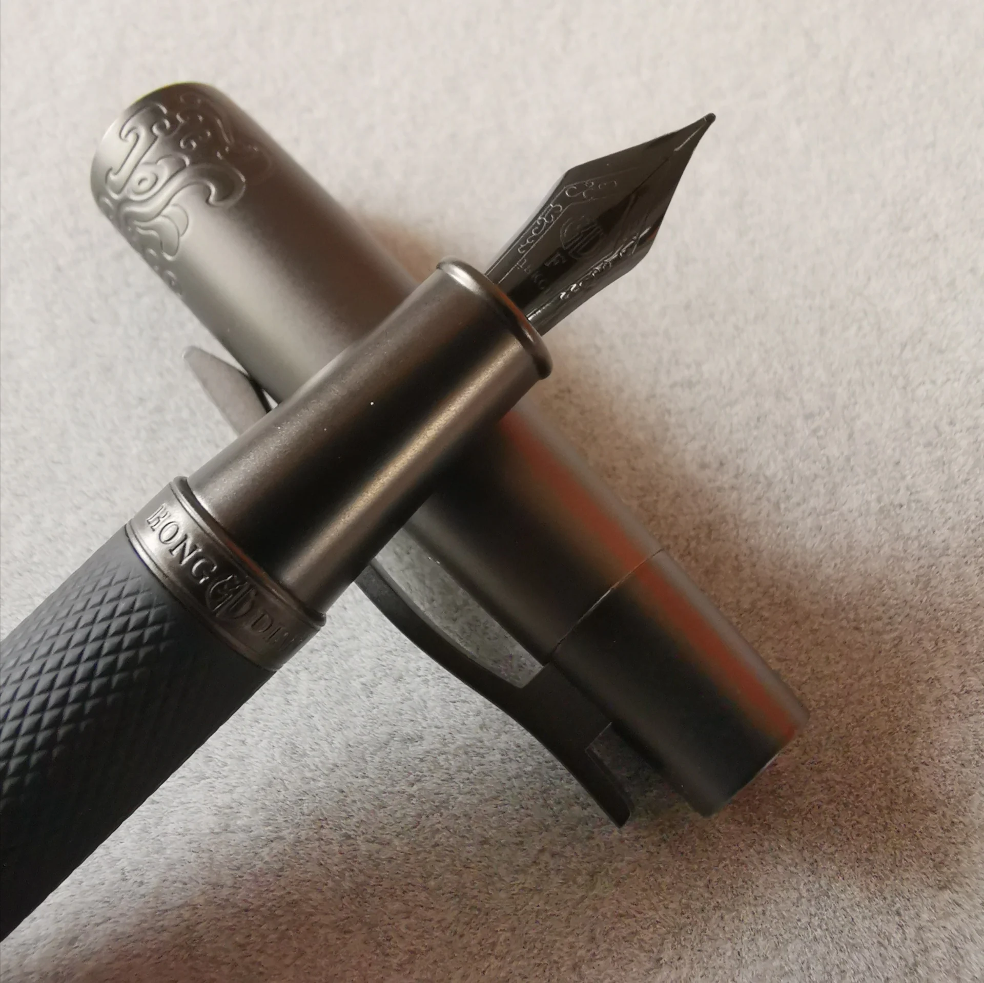 Hongdian 6013 черная металлическая перьевая ручка чернильная ручка титановая черная тонкая ручка офисные школьные принадлежности penna stilografica Роскошные для письма