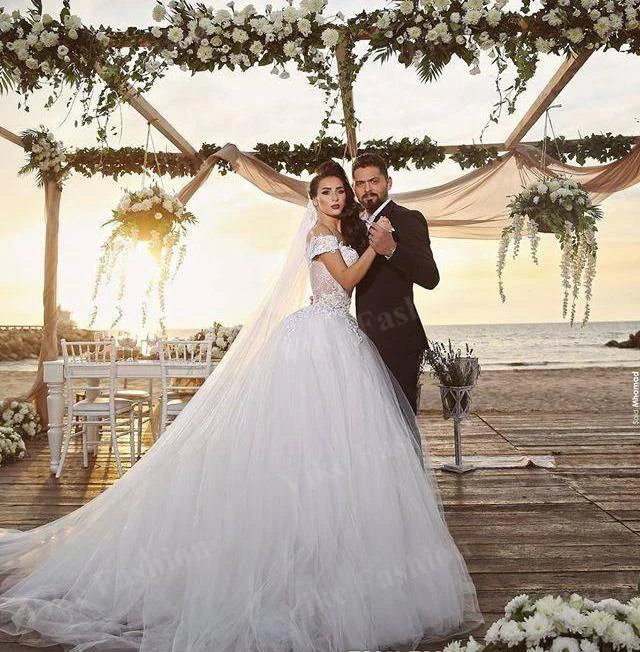 

Luxury Lace Ball Gown Wedding Dresses Tiered Tulle Off Shoulder Applique Sweep Train Wedding Bridal Gowns robe de mariée