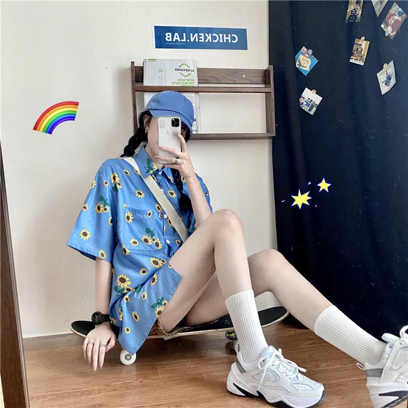 

Japanese Harajuku Graffiti Sunflower Floral Printed Woman And Man Blouse 2020 Summer Vintage Casual Beach Lady Loose Shirts Tops