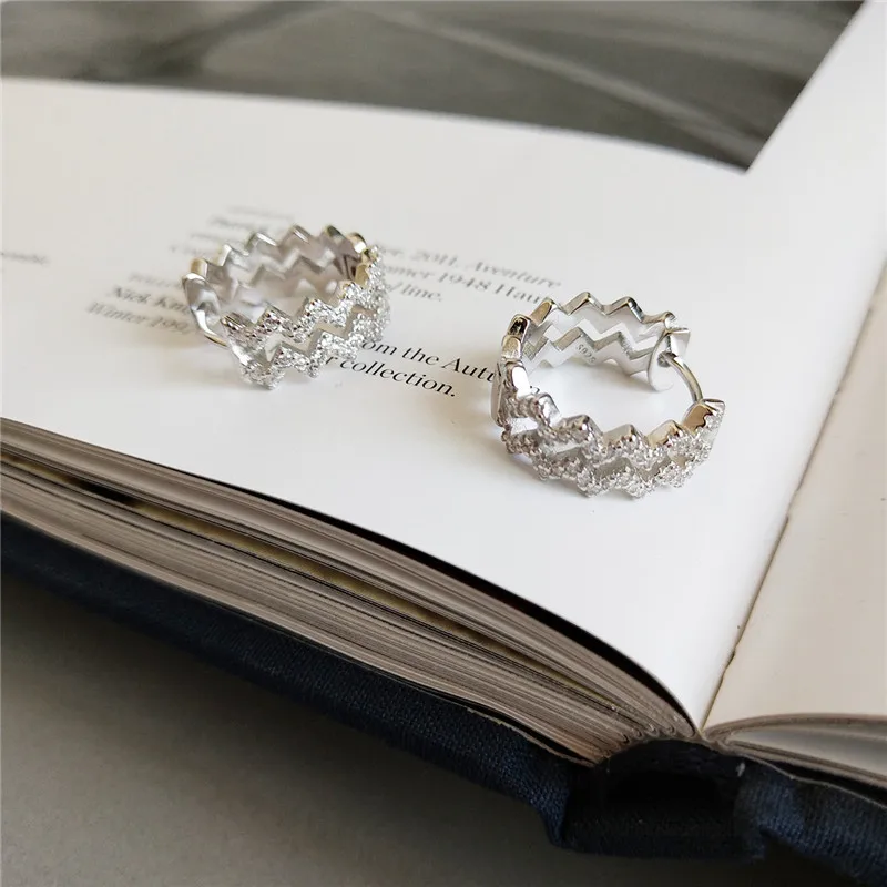 RUIYI 925 Sterling Silver Women Super Mini Wedding Earrings Fashion Girls Wavy Pattern Design AAA Zircon Setting Stud | Украшения и