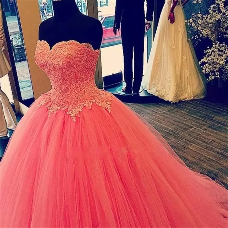 Vintage Ball Gown Quinceanera Dresses Sweetheart Neck Lace Appliqued Sweet 16 Dress Floor Length Debutante Pageant Dress - Цвет: As picture