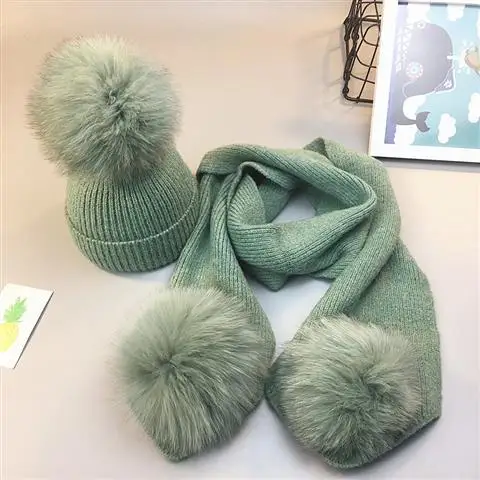 Green Cap Scarf Set Новая теплая зимняя шапка с помпоном для маленьких девочек, шарф, комплект, натуральный шарик из меха лисы, теплые вязаные шапки для мамы и ребенка, шапочка для родителей и ребенка - Цвет: Green Cap Scarf Set
