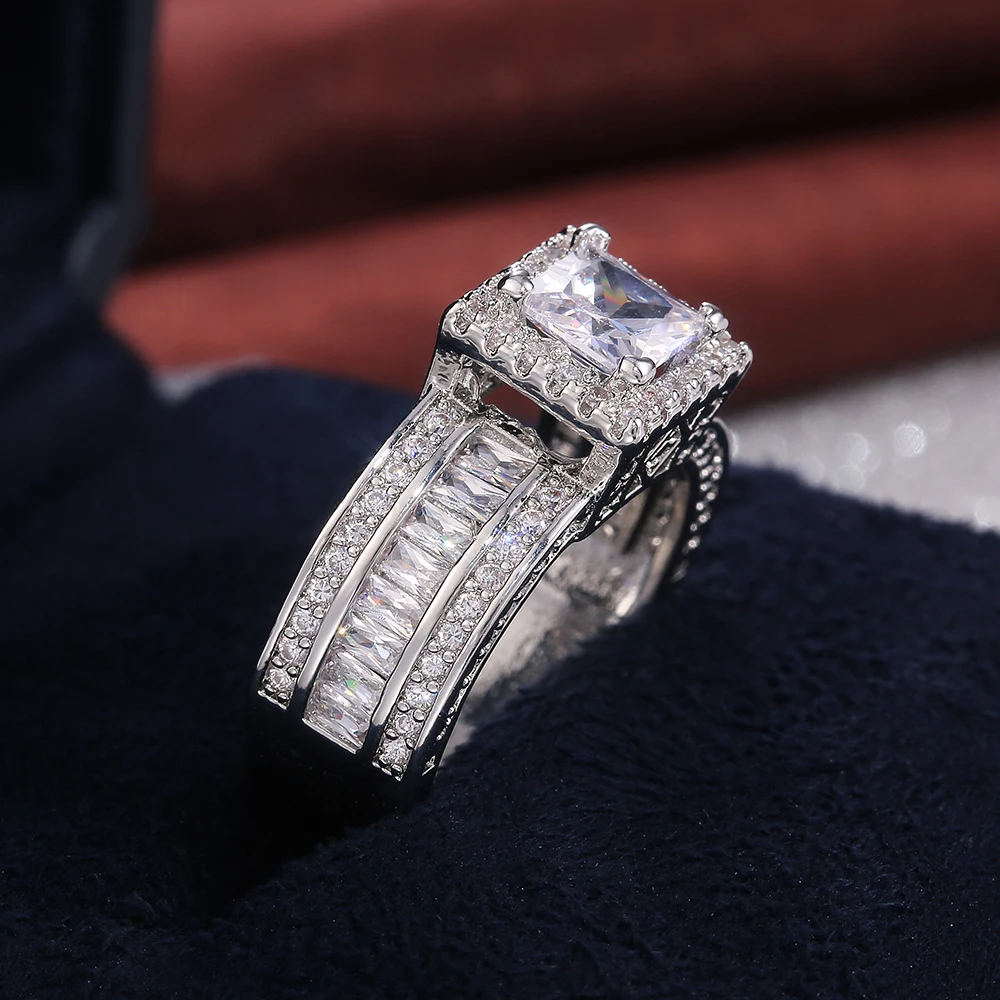 Huitan Luxury Classic Crystal Cubic Zirconia Women Ring With