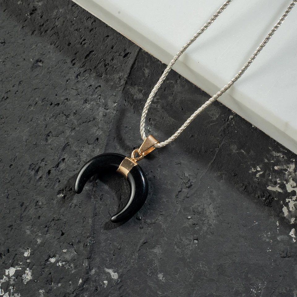 Charming Minimalist Made of Resin And Shaped Like New moon Lvory White 2019 New Fashion Pendant Necklaces For women Accesories