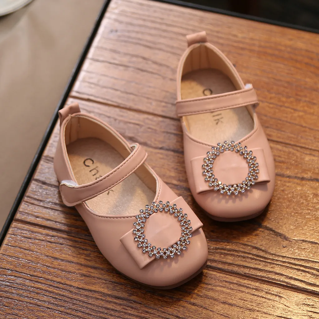 Для малышей; для маленьких девочек; Милые однотонные мягкие кожаные туфли принцессы; сандалии; повседневные сандалии для девочек; menina; обувь для детей